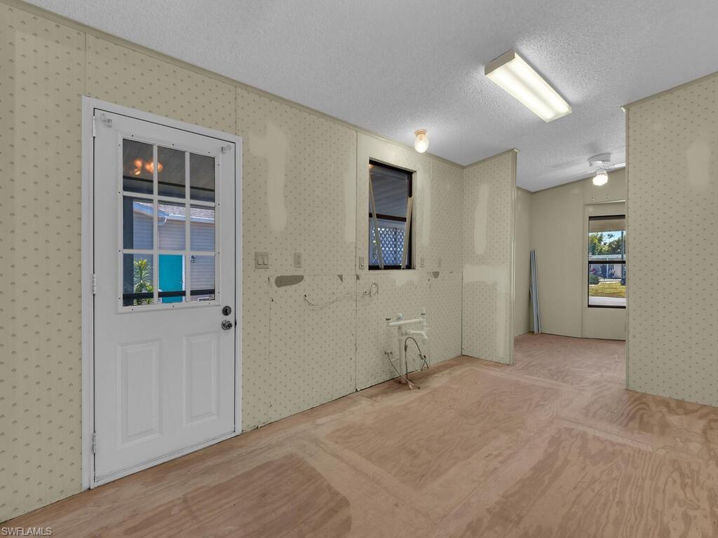 CRYSTAL LAKES - Residential