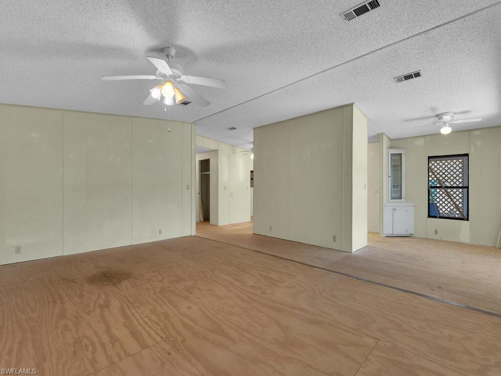 CRYSTAL LAKES - Residential