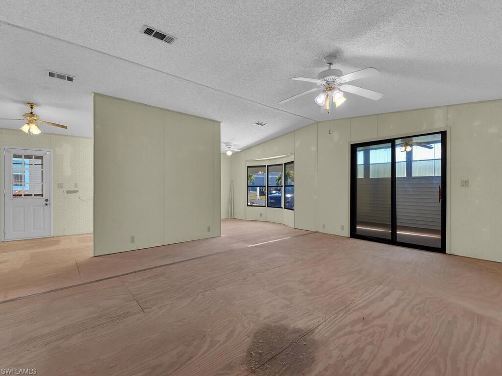 CRYSTAL LAKES - Residential