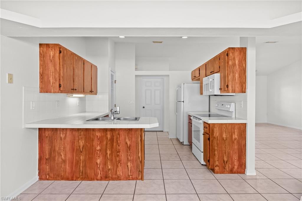 CAPE CORAL - Residential Lease