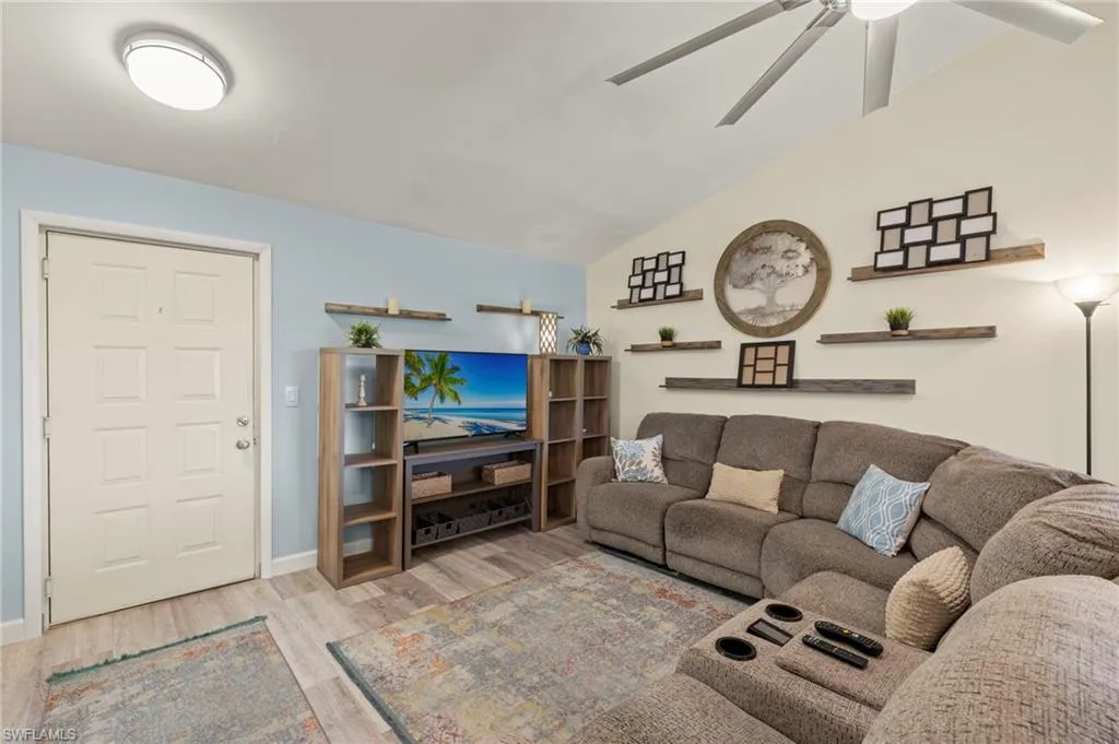 Fort Myers, Florida 33912, United States, 2 Bedrooms Bedrooms, ,2 BathroomsBathrooms,Residential,Active,55030