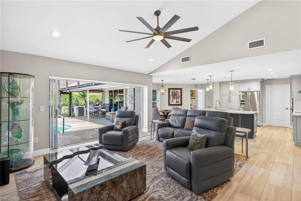 LONGSHORE LAKE - Residential