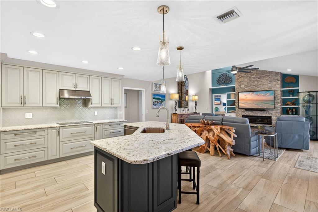 LONGSHORE LAKE - Residential