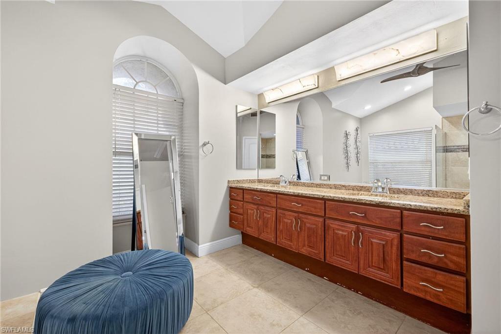 LONGSHORE LAKE - Residential