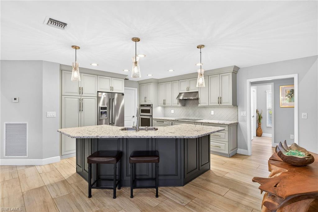 LONGSHORE LAKE - Residential