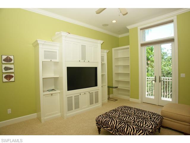 BAREFOOT BEACH - Residential