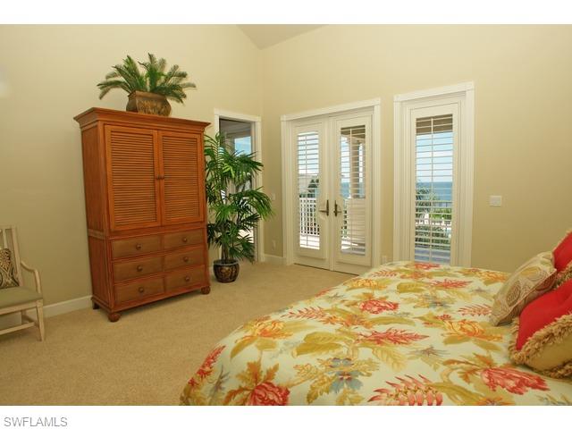 BAREFOOT BEACH - Residential