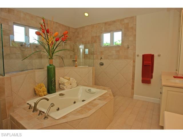 BAREFOOT BEACH - Residential