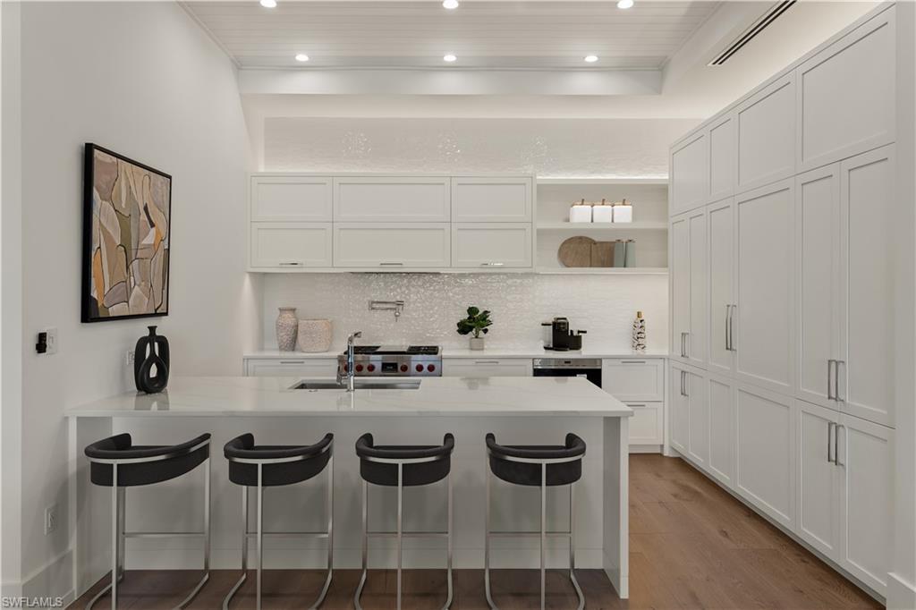 201 8th St S 104