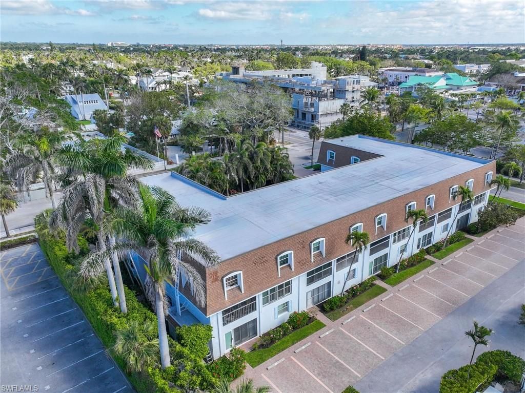 Photo of 1222 Gordon DR #15, NAPLES, FL 34102 (MLS # 225071468)