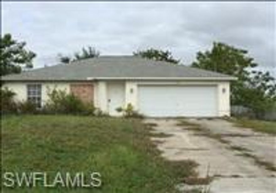 Foreclosed property at a great price!    Perfect for investors looking for a project.  3bed/2bth, 2 car garage, screened lanai.  City water & sewer.  NO HOA fees!   SELLER IS AWARE OF ALL THE REPAIRS NEEDED AND PROPERTY HAS BEEN PRICED ACCORDINGLY.  Agents, please read confidential comments.
