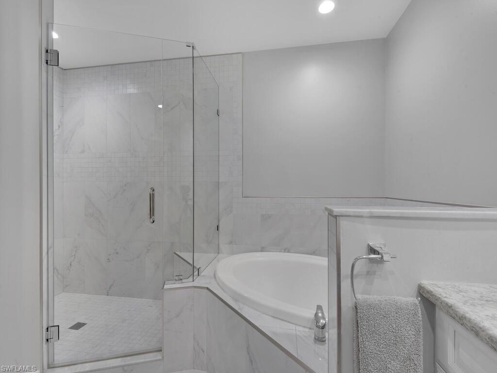 CLUBSIDE - Residential