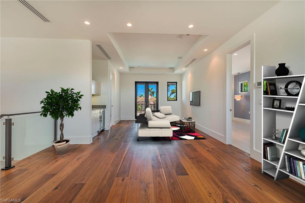 ROYAL HARBOR - Residential