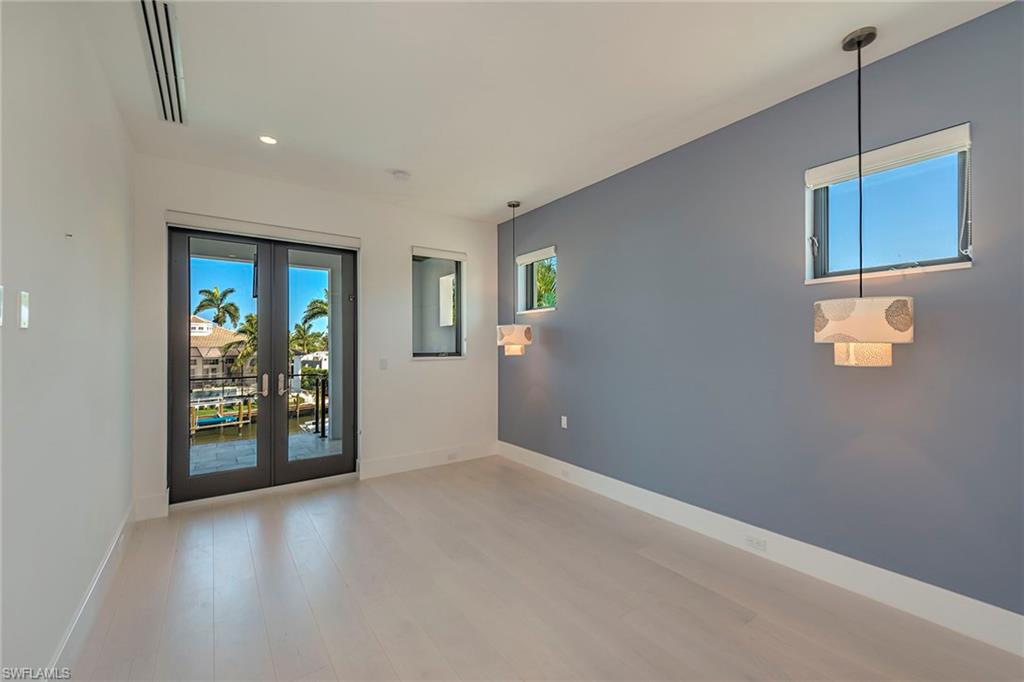 ROYAL HARBOR - Residential