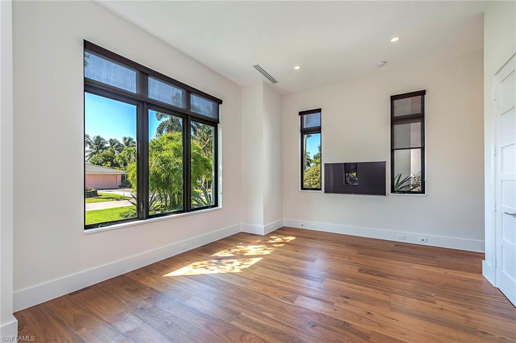 ROYAL HARBOR - Residential