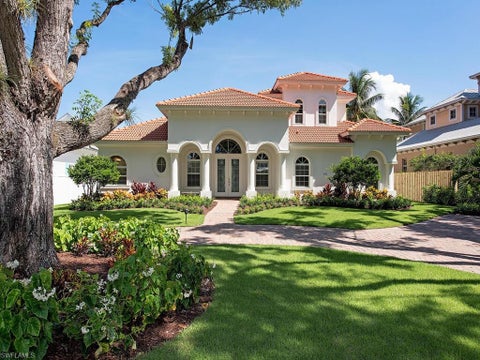 Photo of 431 1st AVE N, NAPLES, FL 34102 (MLS # 226038611)