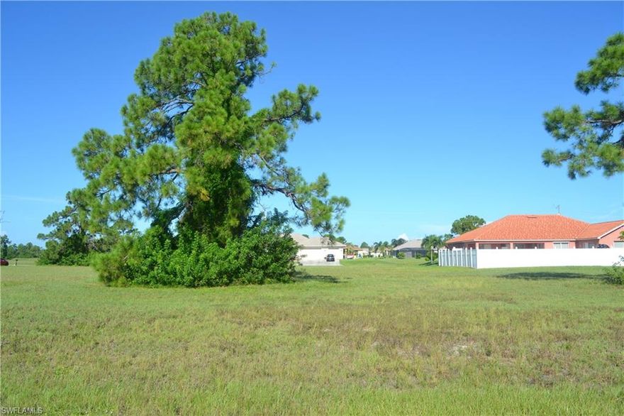 Western Exposure Home Site! Build Your Home Here A Never Miss Another Sunset! Close to Golf, Boat Ramp, Schools and Shopping!