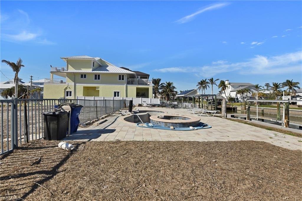 LAGUNA SHORES - Land