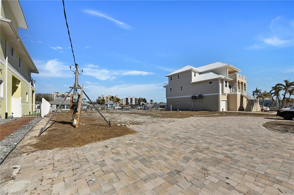 LAGUNA SHORES - Land