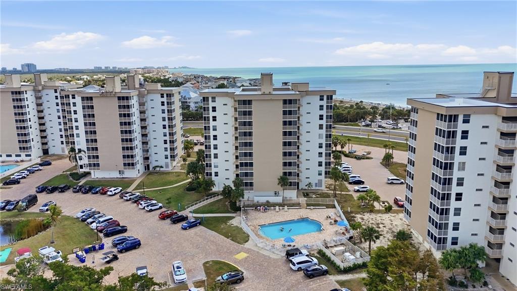 BEACH AND TENNIS CLUB - Residential