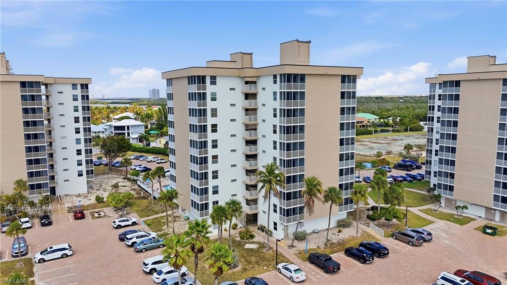 BEACH AND TENNIS CLUB - Residential