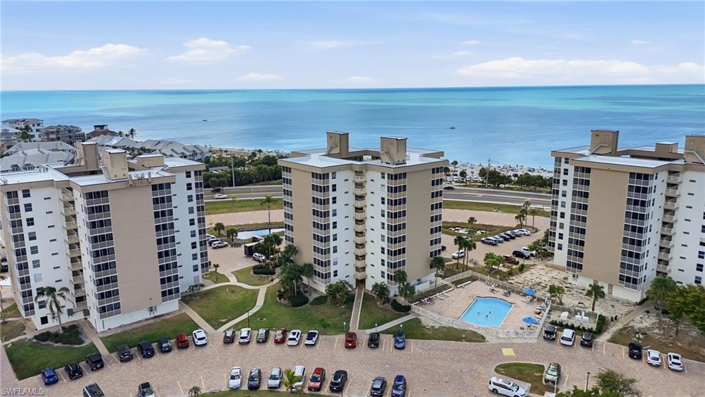 BEACH AND TENNIS CLUB - Residential