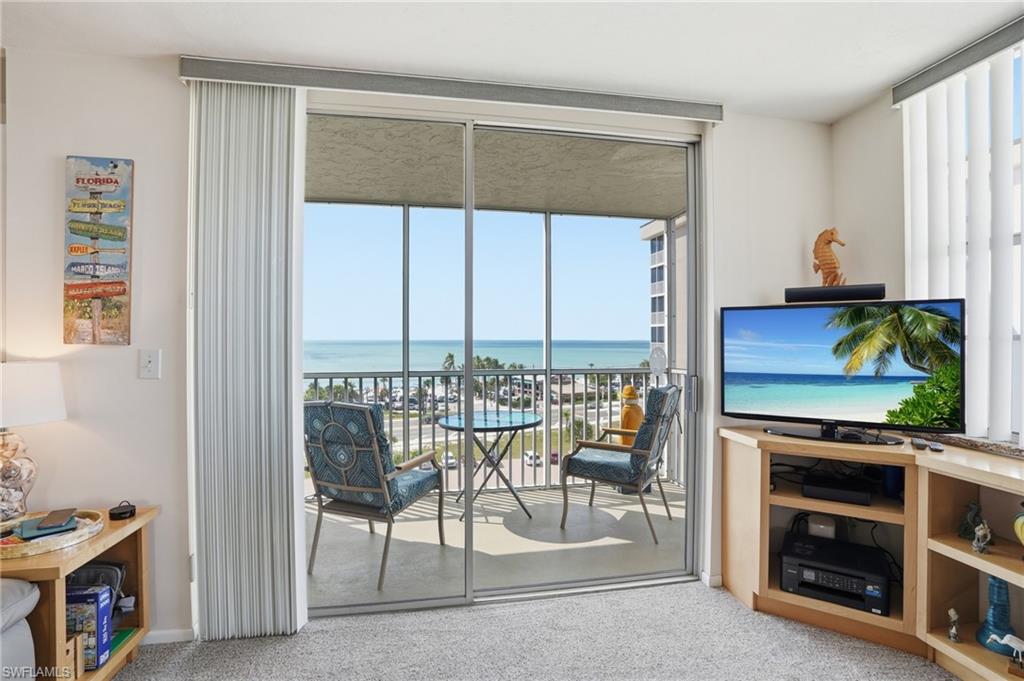 BEACH AND TENNIS CLUB - Residential