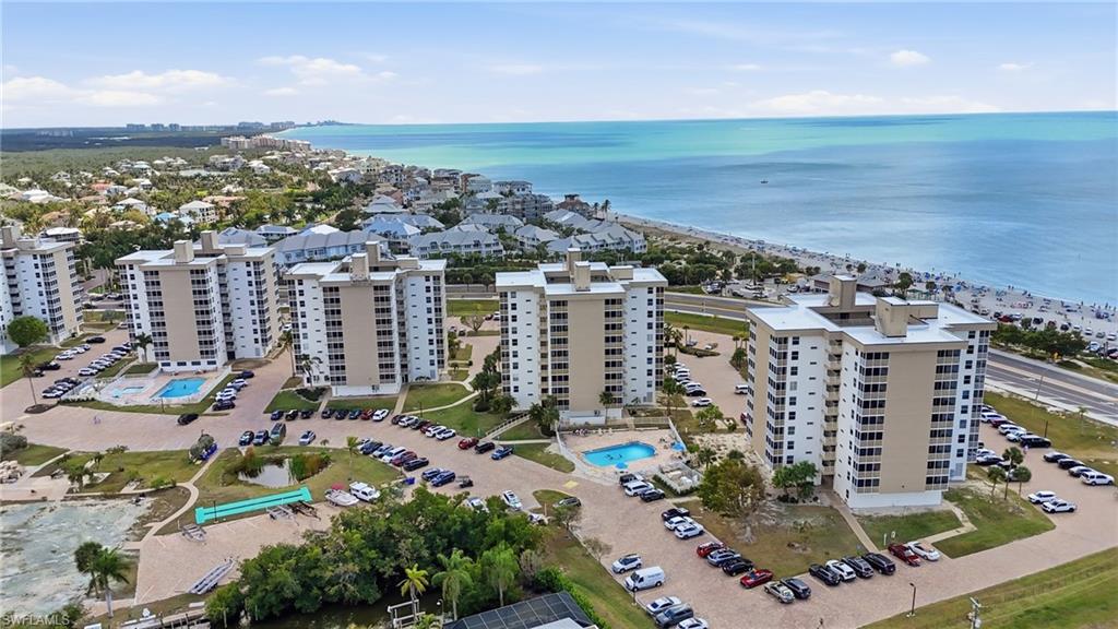 BEACH AND TENNIS CLUB - Residential