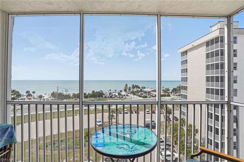 BEACH AND TENNIS CLUB - Residential