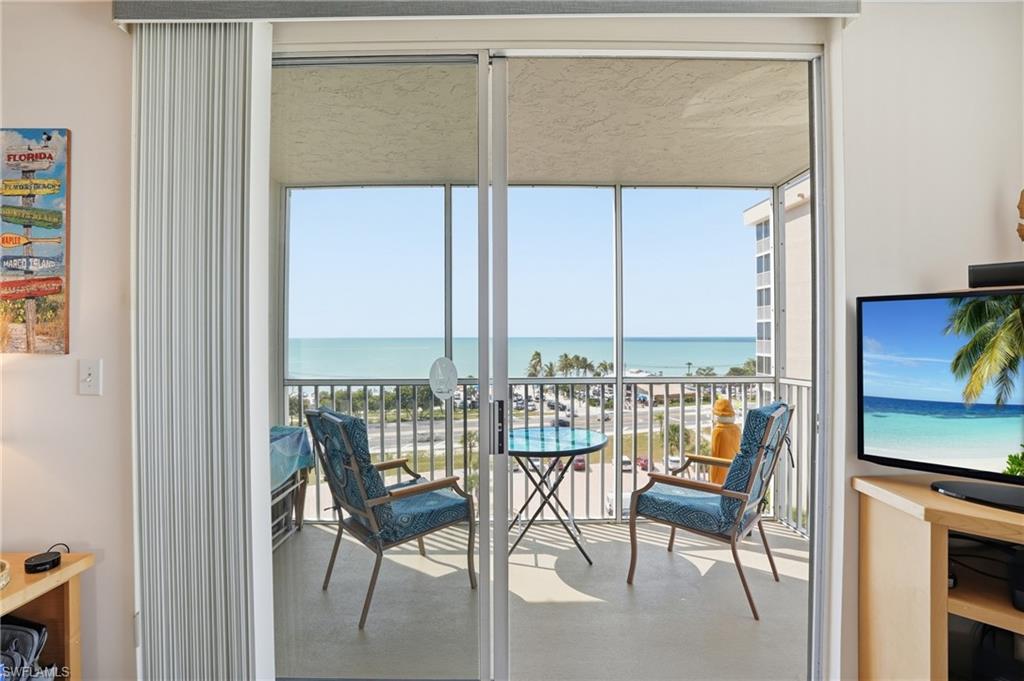 BEACH AND TENNIS CLUB - Residential