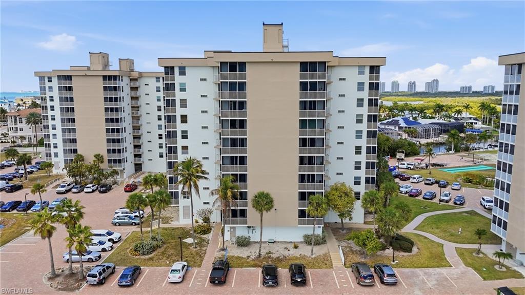 BEACH AND TENNIS CLUB - Residential