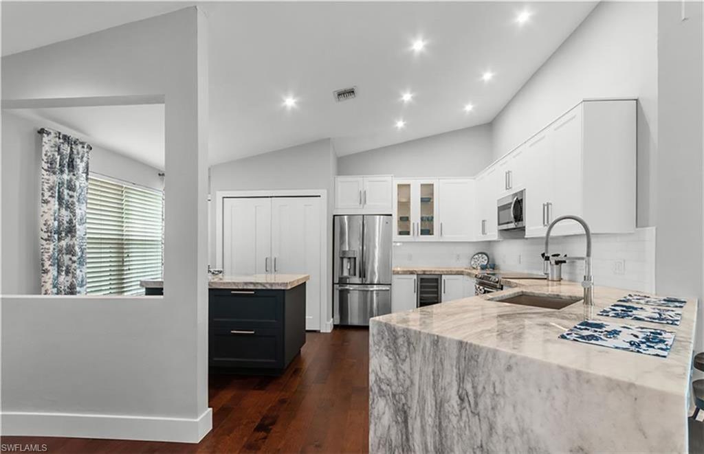 SUNSET STREAM - Residential Lease