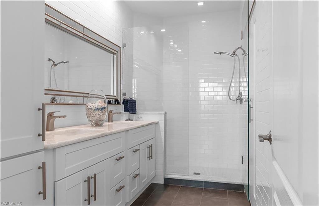 SUNSET STREAM - Residential Lease