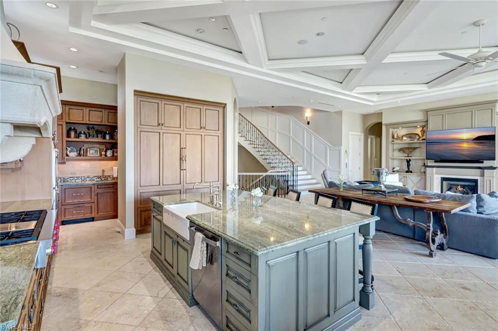 BAREFOOT BEACH - Residential