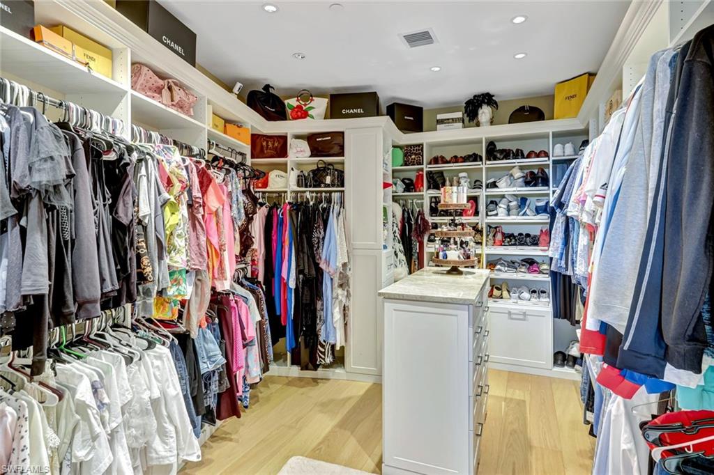 BAREFOOT BEACH - Residential