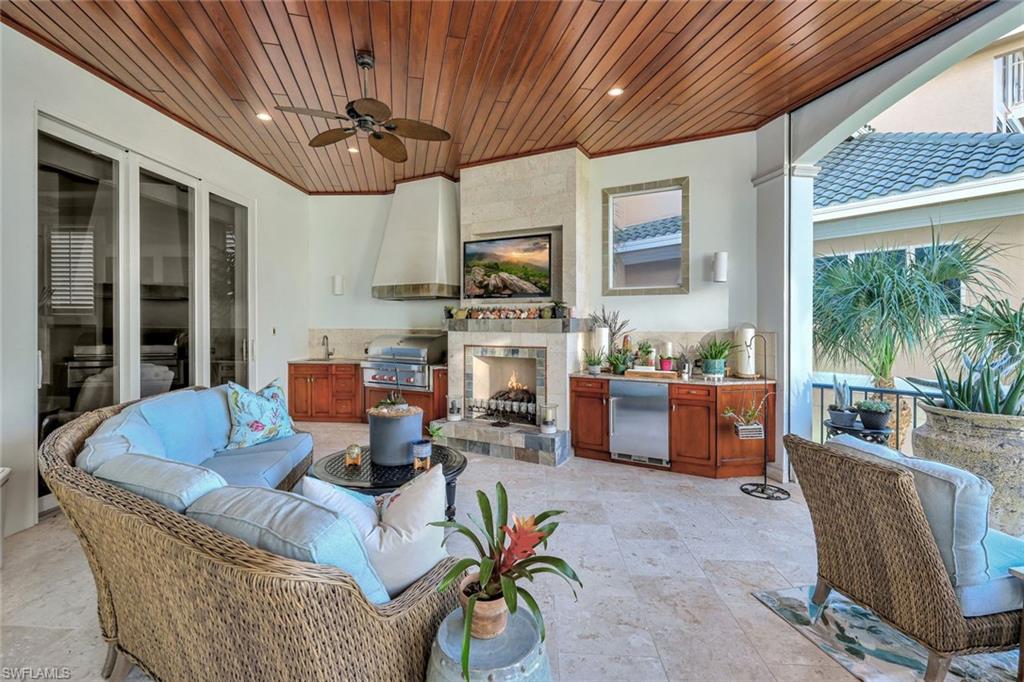 BAREFOOT BEACH - Residential