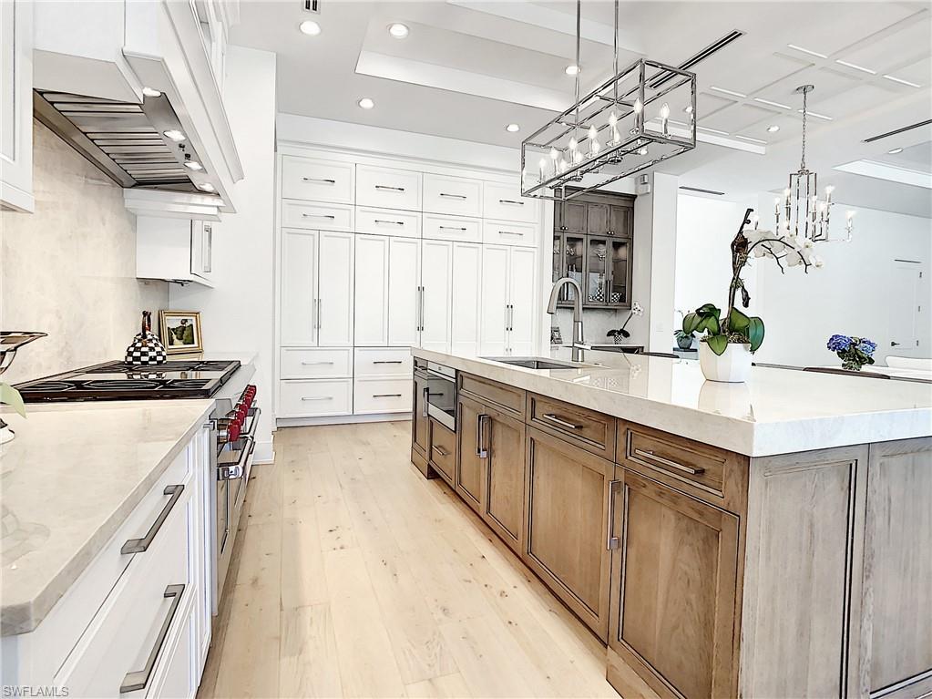 LIVINGSTON WOODS - Residential