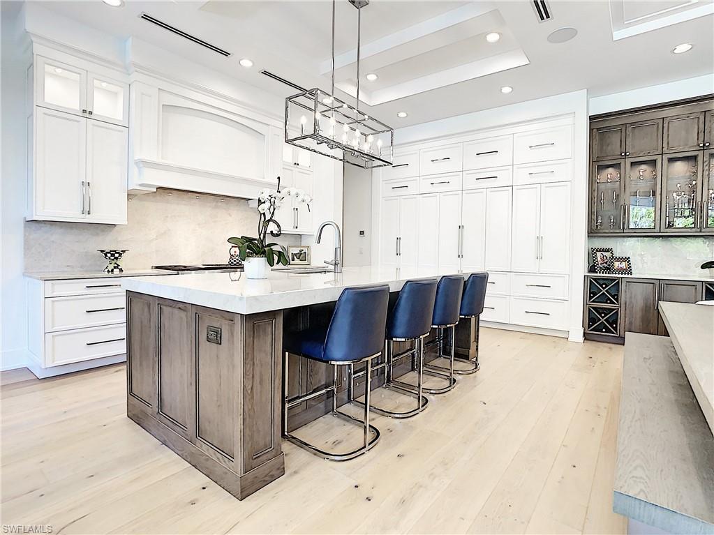 LIVINGSTON WOODS - Residential