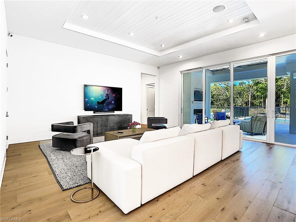 LIVINGSTON WOODS - Residential