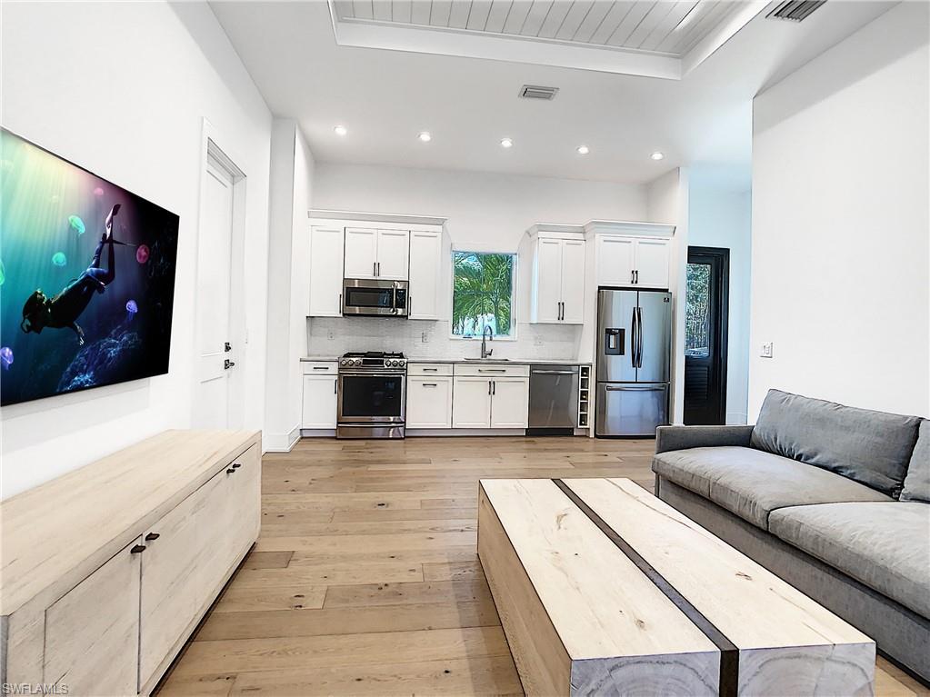 LIVINGSTON WOODS - Residential