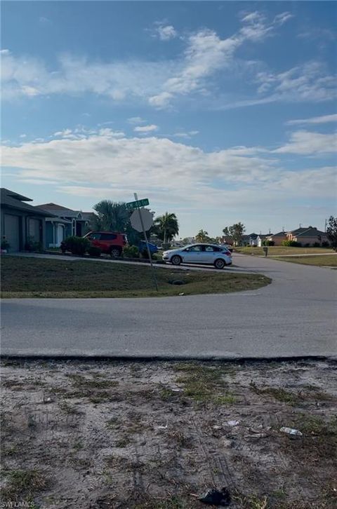 813 SW 40th TER CAPE CORAL FL 33914
