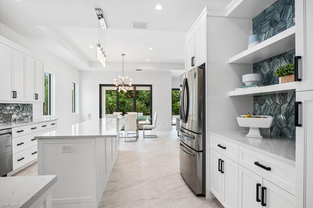 IMPERIAL SHORES - Residential