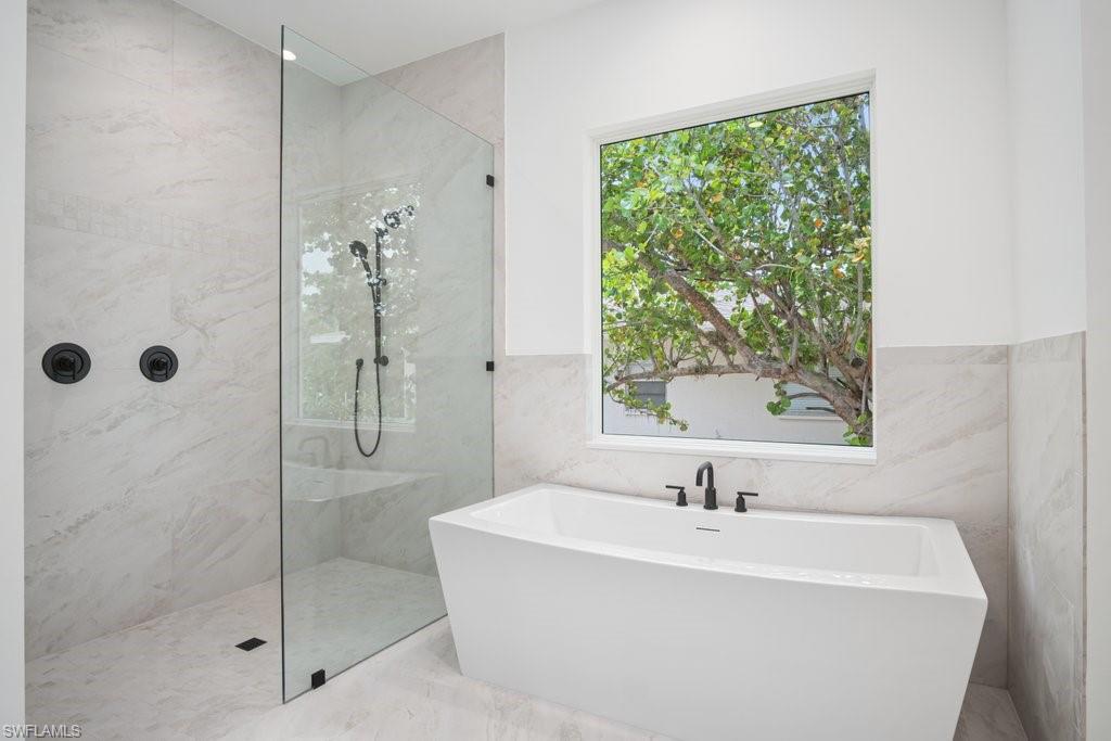 IMPERIAL SHORES - Residential