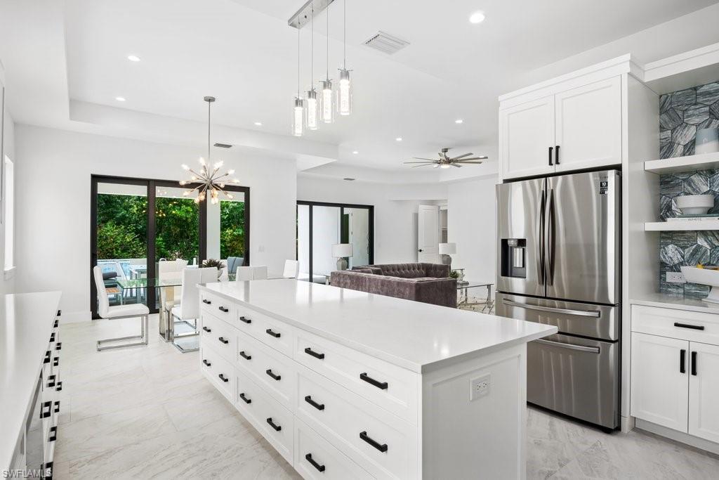 IMPERIAL SHORES - Residential