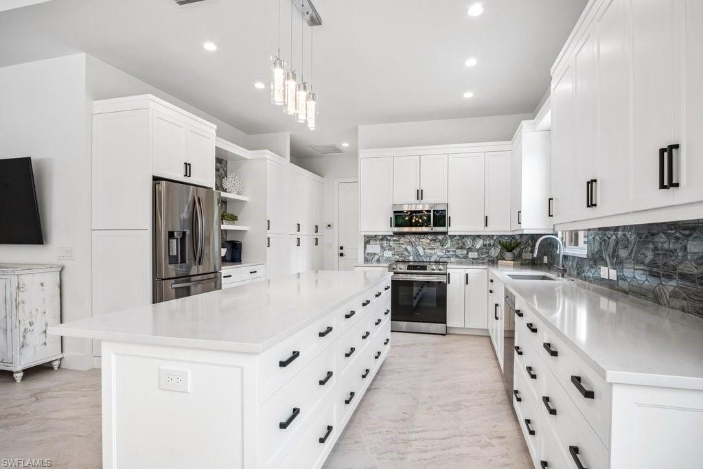 IMPERIAL SHORES - Residential