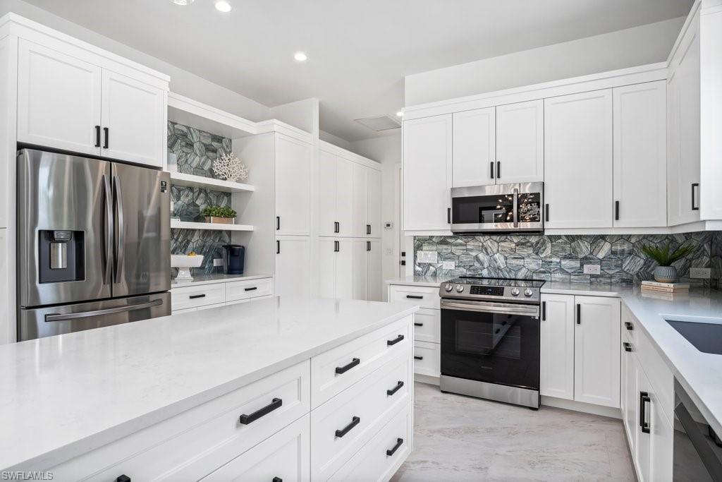 IMPERIAL SHORES - Residential