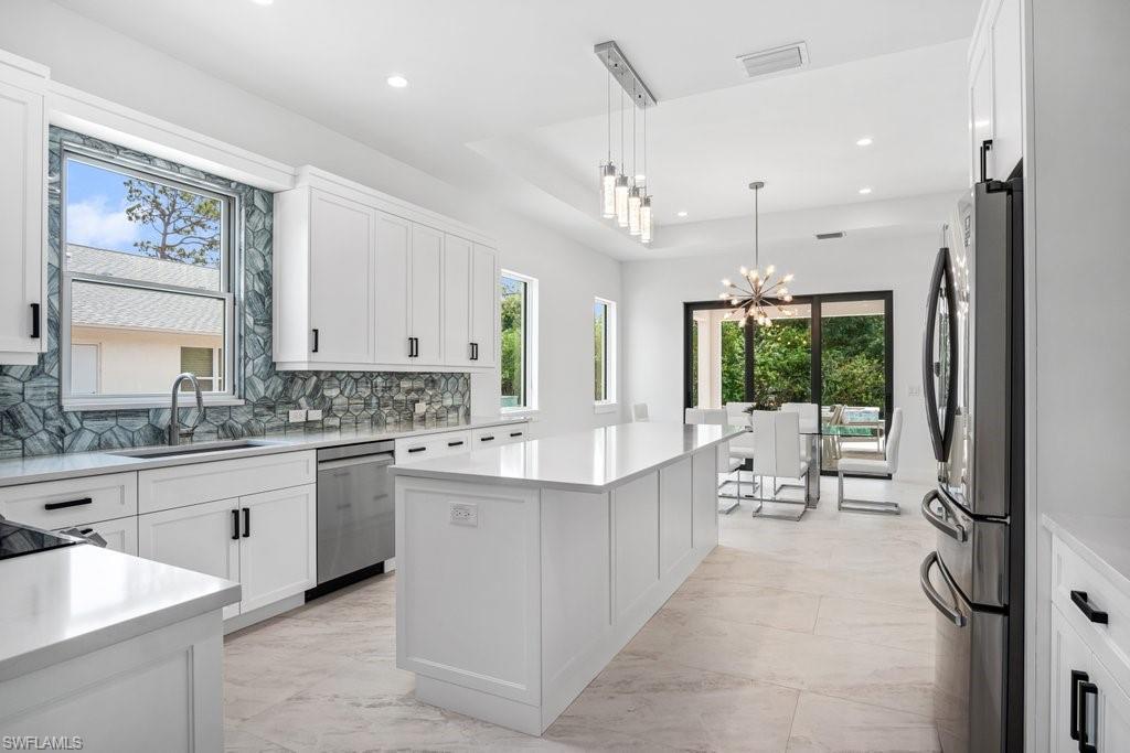 IMPERIAL SHORES - Residential