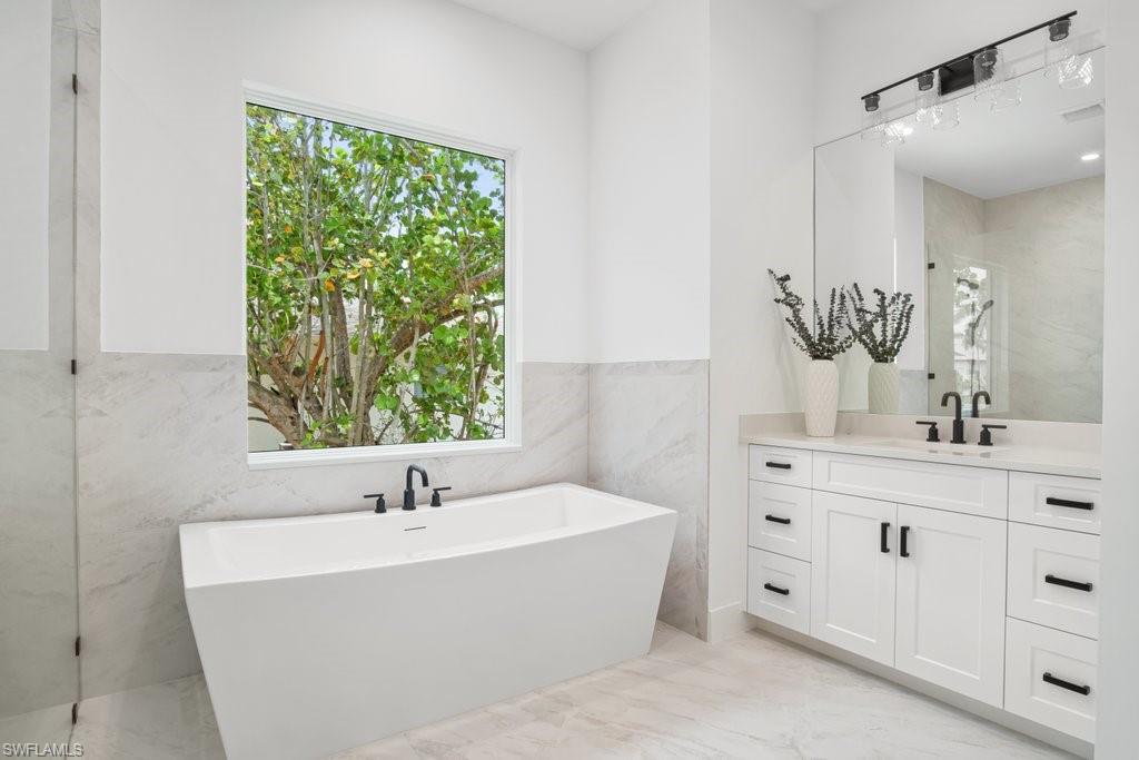 IMPERIAL SHORES - Residential