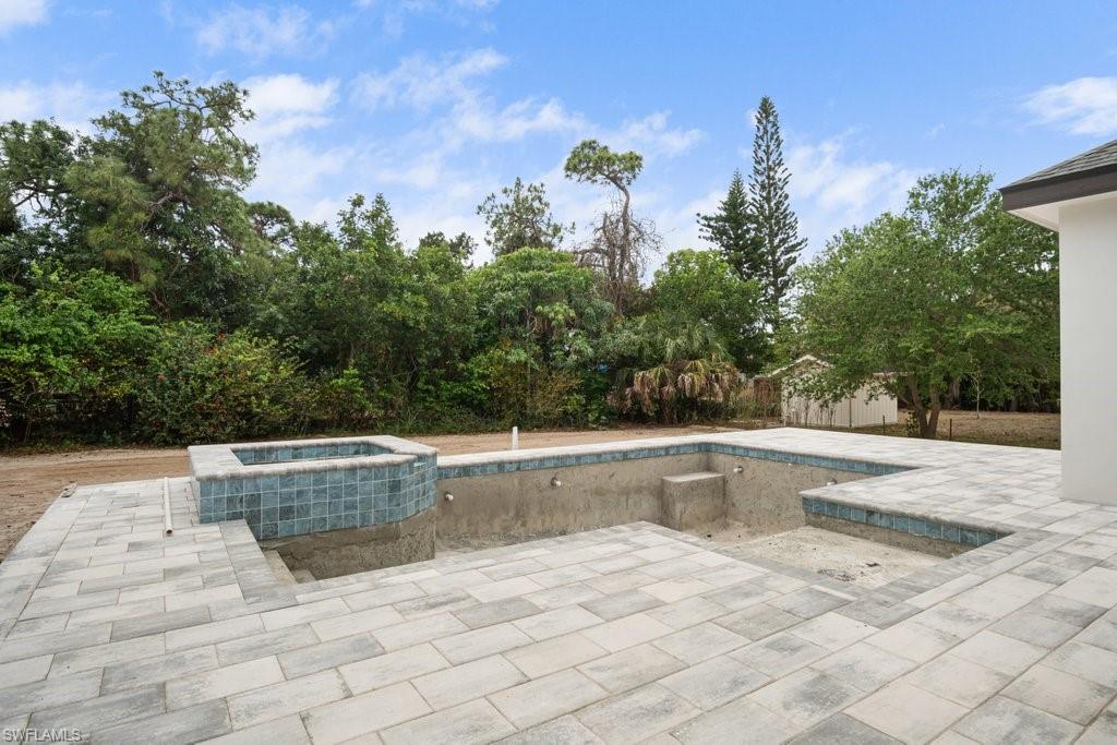 IMPERIAL SHORES - Residential