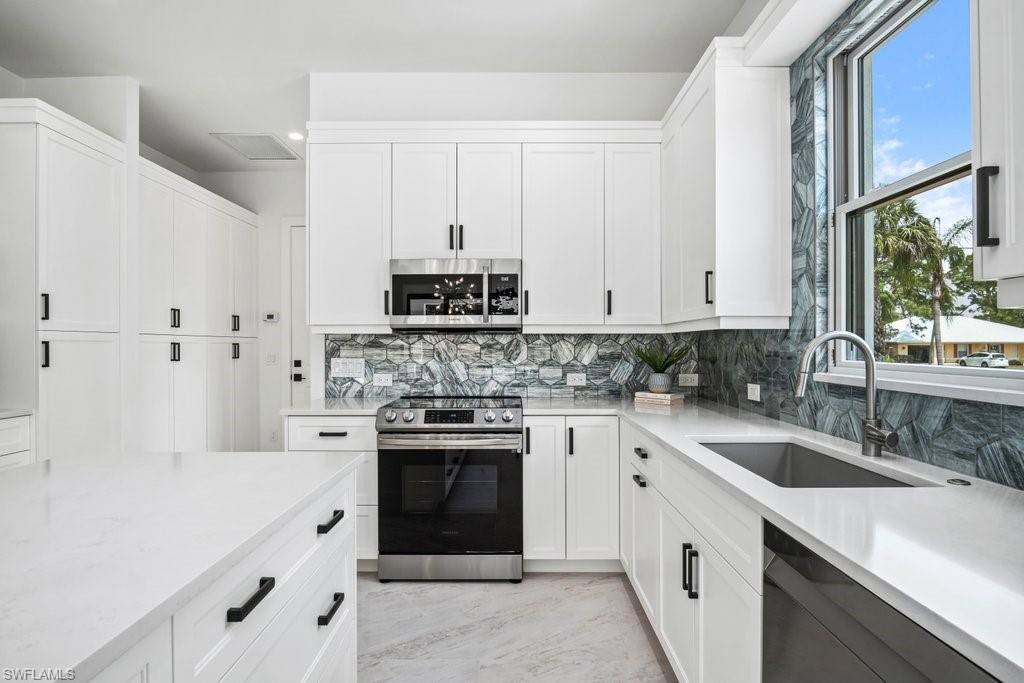 IMPERIAL SHORES - Residential